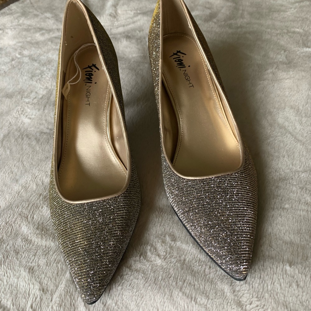 Size 10 - black & gold heels